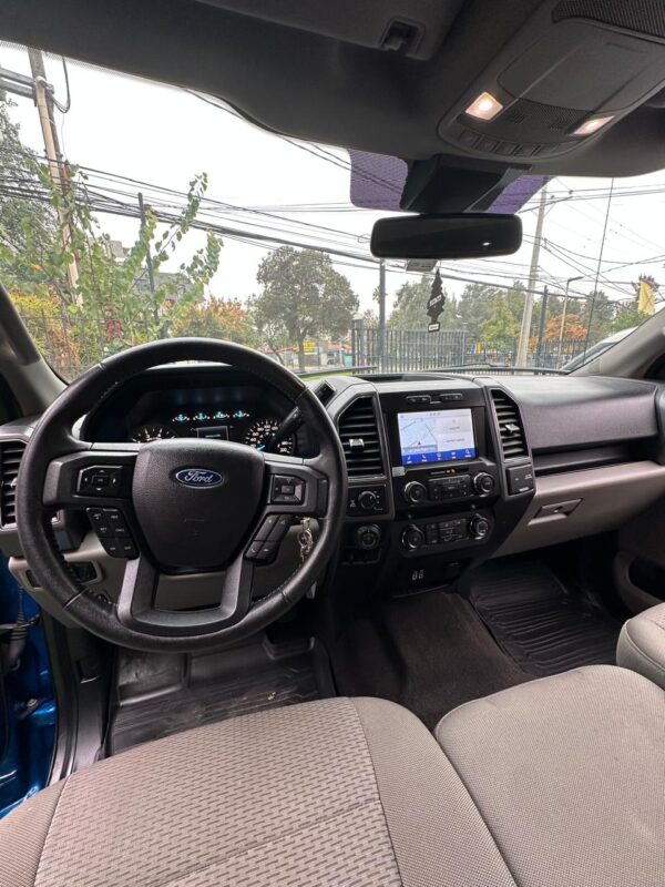 Ford F150 XLT DCAB 3.3 Automática y 4x4 - Imagen 21
