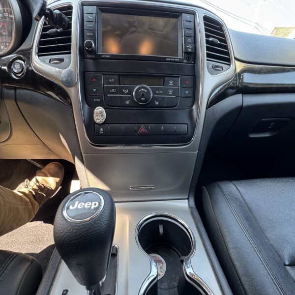 Jeep Grand Cherokee Laredo 3.6 4x4 - Imagen 12
