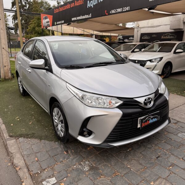 Toyota Yaris Sedan 1.5 automático - Imagen 8