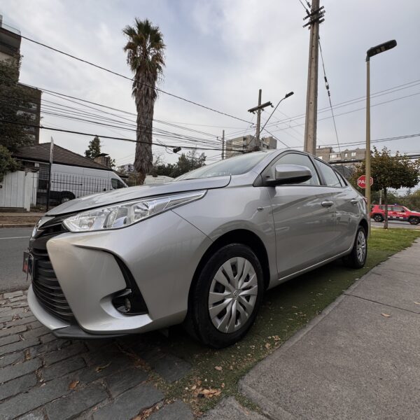 Toyota Yaris Sedan 1.5 automático - Imagen 3