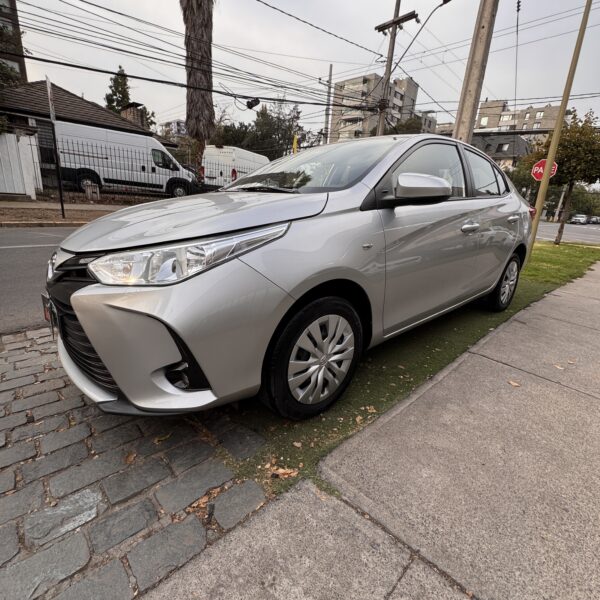 Toyota Yaris Sedan 1.5 automático - Imagen 4