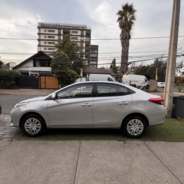Toyota Yaris Sedan 1.5 automático - Imagen 5