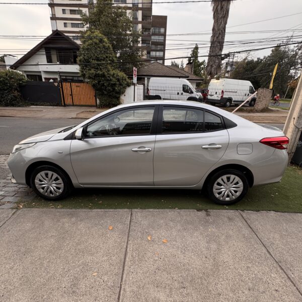 Toyota Yaris Sedan 1.5 automático - Imagen 14