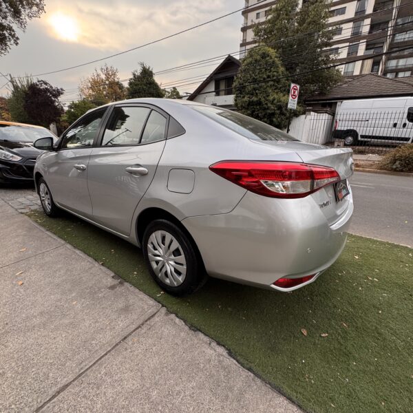 Toyota Yaris Sedan 1.5 automático - Imagen 6