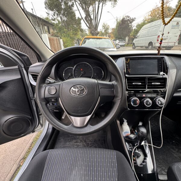 Toyota Yaris Sedan 1.5 automático - Imagen 16