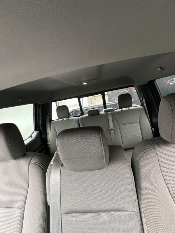Ford F150 XLT DCAB 3.3 Automática y 4x4 - Imagen 18